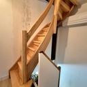 Escalier 1/4 en frêne olivier massif