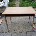 Table sur mesure pour le petit appartement de mon fils