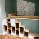 Espace lit d'enfant et son escalier placard