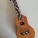 Ukulélé en cagettes