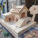 Maison en bois avec décorations