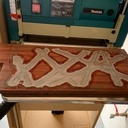 Planche de présentation en padouk et résine époxy