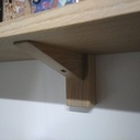 Détails de l'equerre et trou pour blocage de la tablette avec une simple petite vis discrète