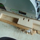 rainurage pour la réception des tablettes en verre