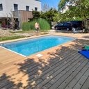 Terrasse bois autour d'une piscine
