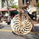 Ron Schroer et son vélo en bois qui marche
