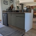 Conception et réalisation d'une cuisine en Valchomat Kaki/ mélaminé blanc et chêne