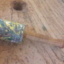 Maillet en bois tourné et plastique fondu de récupération