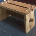 Tabouret pour remplir le poêle à bois.