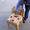 Une ingénieuse table de pique-nique pliante