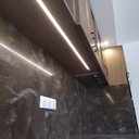 Cuisine, porte entrée, placard