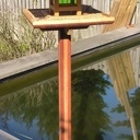 Une mangeoire à oiseaux