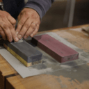 Apprendre à affûter un tranchant droit ! Avec Lucas de Atelier la Vivacia