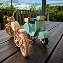 Scooter et moto en bois