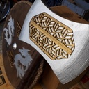 Hache, épée et boucliers vikings