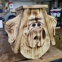 Nichoirs personnages en bois brulé