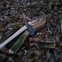 Bois de chauffage - hache et banc d'établi !