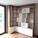 Bibliothèque avec niches éclairées