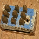 Support pour chiffres à frapper en bois d'épave