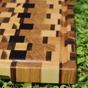 Planches à découper en bois de bout avec les chutes