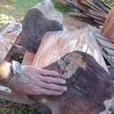 Petit banc taillé dans la masse