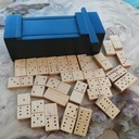 Boîte à dominos aux outils à main