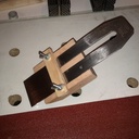 Guide d'affûtage avec des roues en Lego