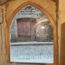 Façade sur pierres anciennes