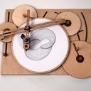 Un magnifique jouet en bois, spirographe de haut niveau.