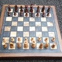 Echiquier avec pions en bois