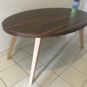 Table ovale piétement chêne dessus en stratifié ébène