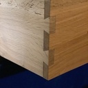 Toit d'îlot en chêne et châtaignier, touches de métal.