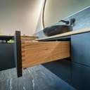 Mobilier de salle de bain et miroirs en noyer