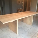 Table en chêne de style épuré