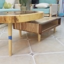 "Fourmi", table basse avec grain continu et cookie de noyer