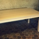 Table aux pieds courbes