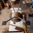 Table en noyer / verre trempé / acier