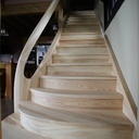 Un escalier en courbe irrégulière