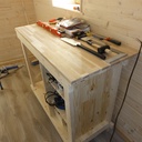 L'établi avant la pose de la presse sous un autre angle.