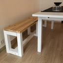 Banc et tabourets bicolores