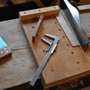 Trusquin et équerre