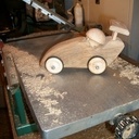 Petit bolide F1 en chêne