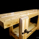 Établis en chêne blanc (poids estimé: 180 kilos).