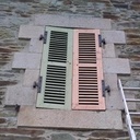 Persienne aux outils à main