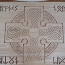 Console avec gravure réalisée à la défonceuse