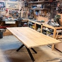 Table en Chêne massif avec un pied mikado