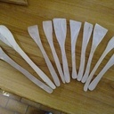 Planchette a saucisson,dessous de plat,spatule et cuillère en bois