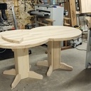 Tables rondes croissant de lune .