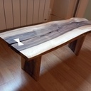 Un banc en noyer