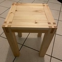 Petit tabouret / table de nuit